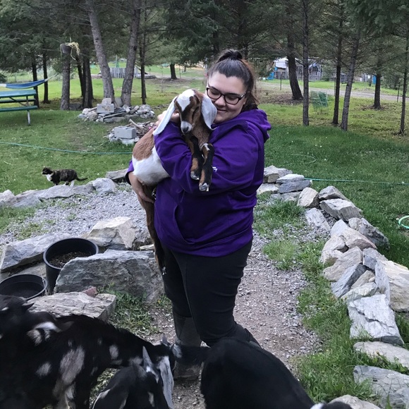 Meet your Posher, Amirah - Picture 1 of 1